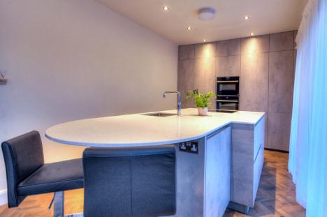 handleless Keller concrete-look kitchen with quartzstone worktop