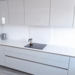 long handleless drawers under the hob give clean lines to the design